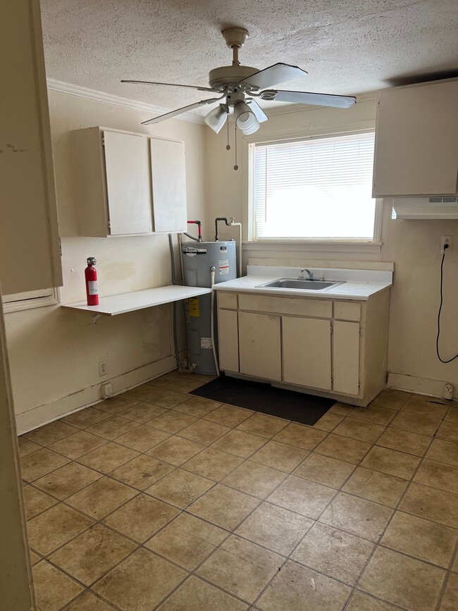 Building Photo - 1835 Bethlea Ave