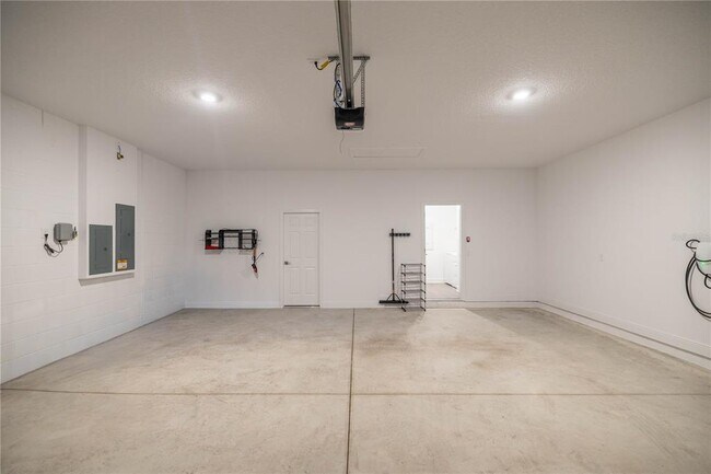 Building Photo - 5711 SW 78th Ave Rd