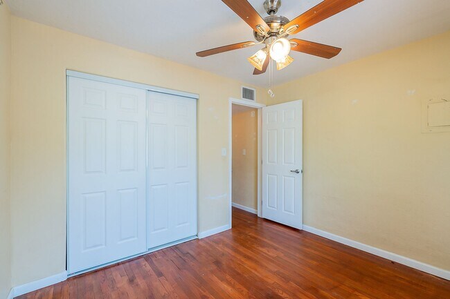 Building Photo - 2333 E Drachman St