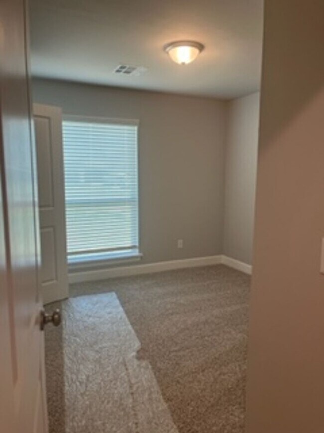 Building Photo - Newly Built!