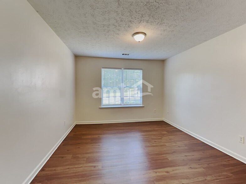 Building Photo - 389 Sunderland Way
