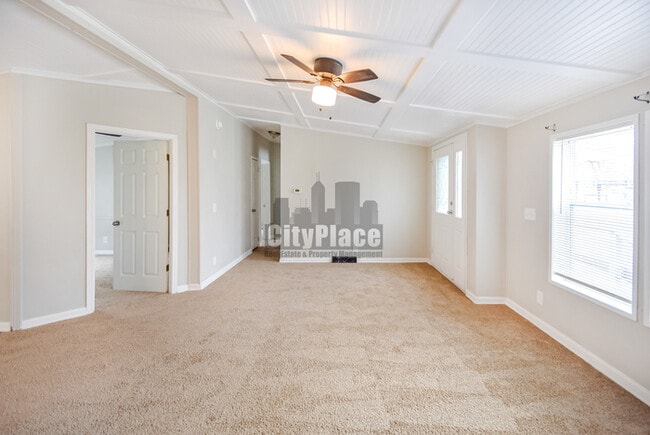 Building Photo - 2841 W Ray St