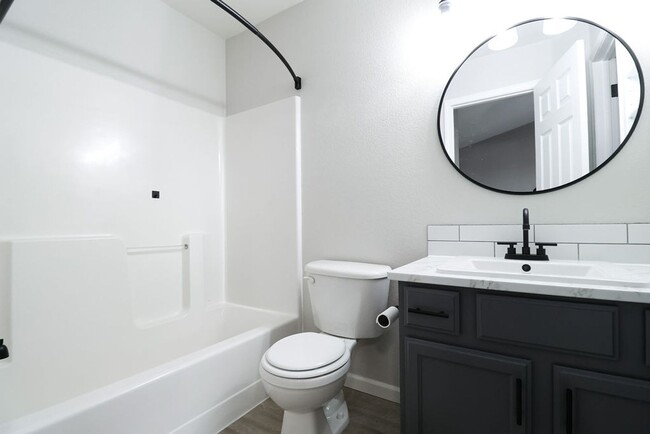 Building Photo - Beautifully Renovated Town home in Eaton.