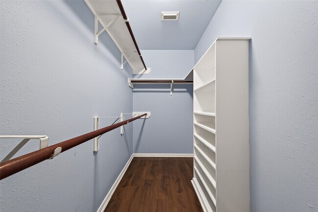 Building Photo - 9323 Eaglewood Shadows Ct