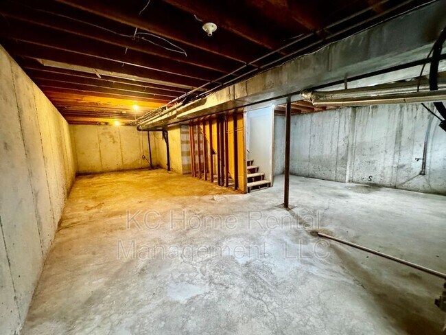 Building Photo - 1398 S Brentwood Dr