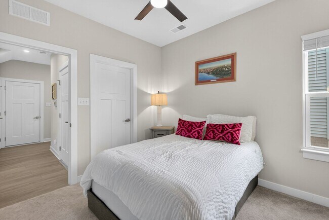 Building Photo - 9733 Goldenrod Ct
