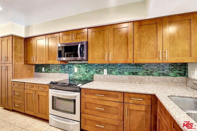 Building Photo - 1900 Vine St