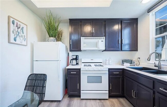 Building Photo - 444 Pier Ave