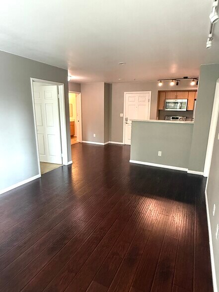 Building Photo - 1435 India St