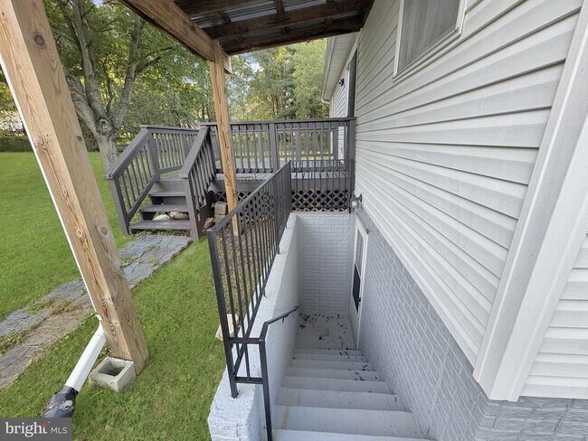 Building Photo - 9549 Fingerboard Rd