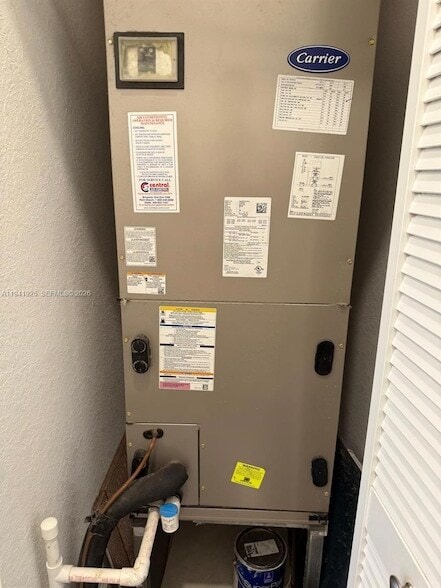 Building Photo - 887 NE 211th St