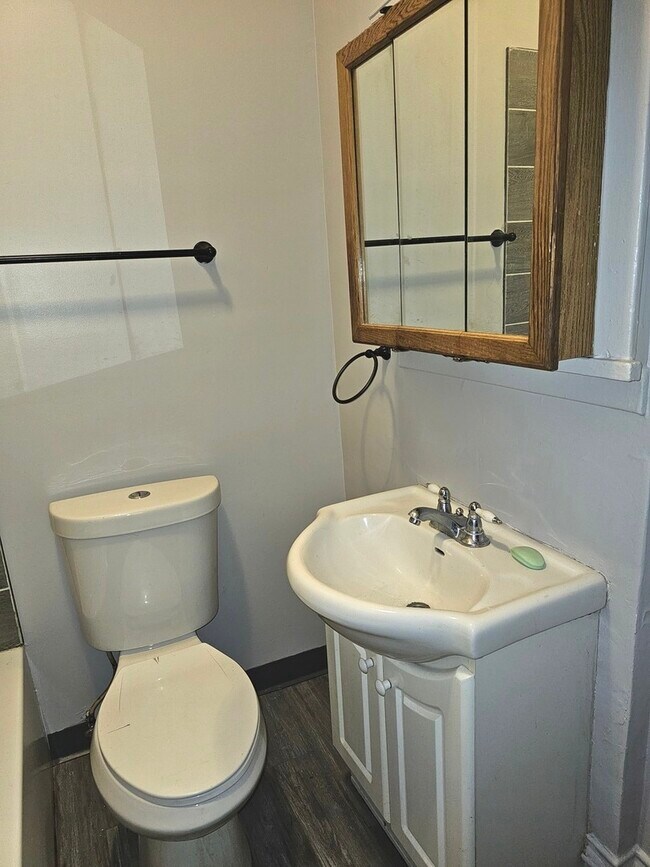 Building Photo - 11118 S Edbrooke Ave