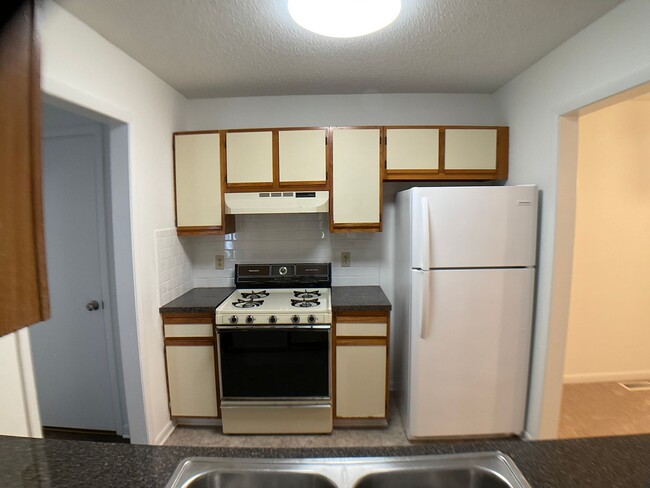 Building Photo - 1 Level 2 Bed, 2 Bath Condo in the heart o...