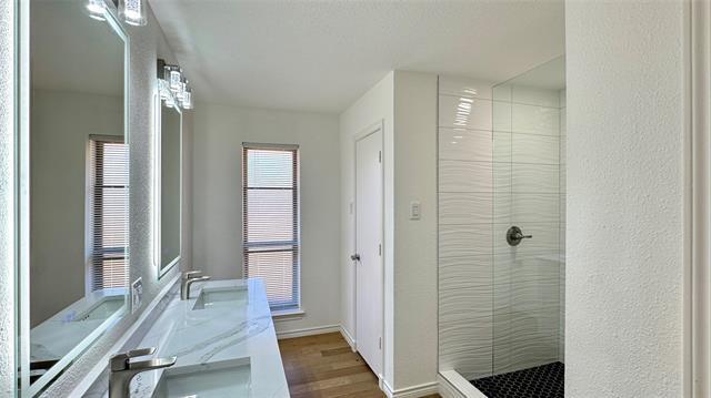 Building Photo - 3915 Spring Hollow Dr