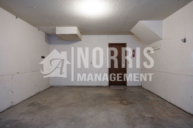 Building Photo - 15054 S Yava Rd