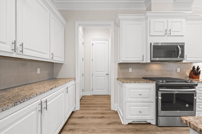 Building Photo - Luxury Living in The Woodlands - COMING SO...
