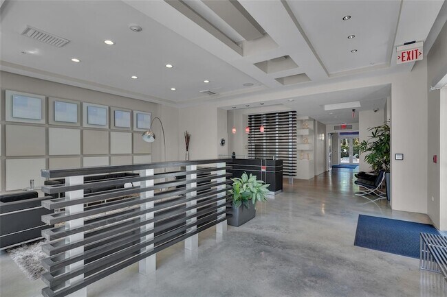 Building Photo - 313 NE 2nd St