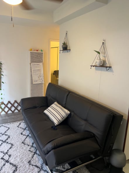 Building Photo - 4015 Crest Dr