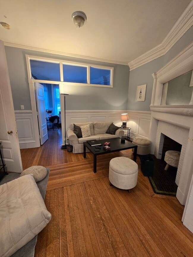 Building Photo - WOW!  RENOVATED 4 BED/2 BATH RIGHT BY B.U.