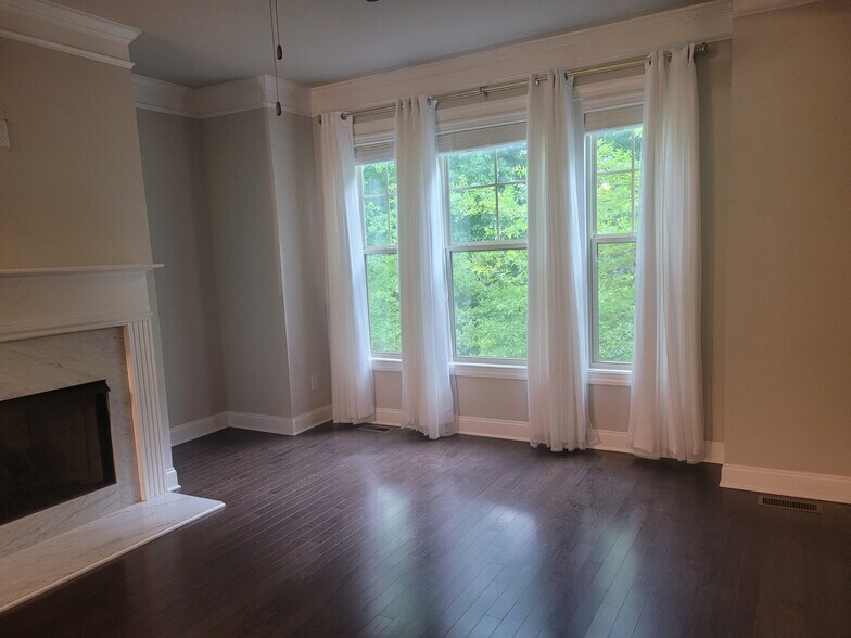 Building Photo - 4158 Butler Dr