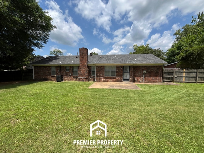 Building Photo - Spacious 4BR/2BA Whitehaven Home | 1,701 Sq Ft, Brick Fireplace & Quiet Cove