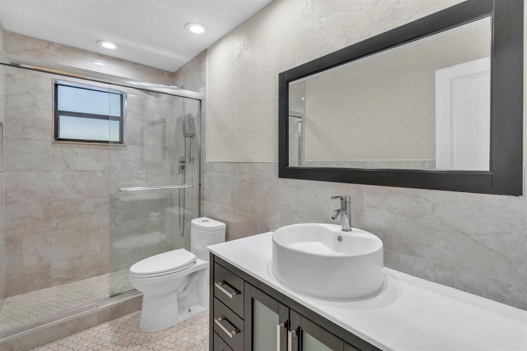 Building Photo - 290 NW 65th Ave