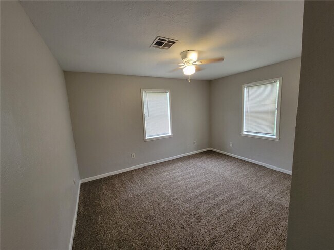 Building Photo - 2205 Velma St