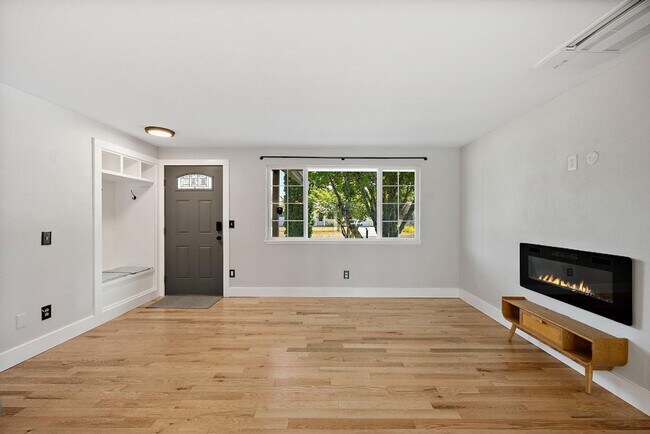 Building Photo - Beautiful Steilacoom Home with Private ADU, Covered Patio, Bonus Gym & A/C!