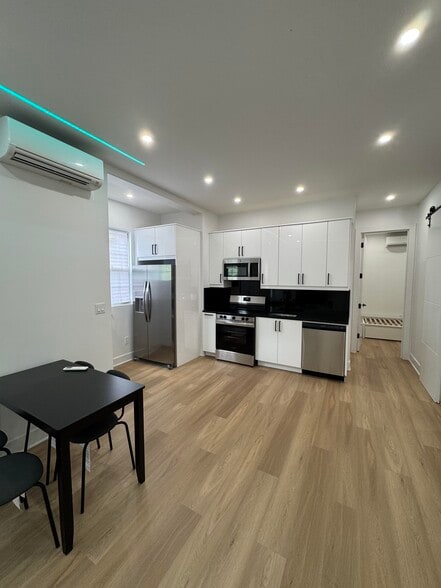 Building Photo - 531 E 187th St