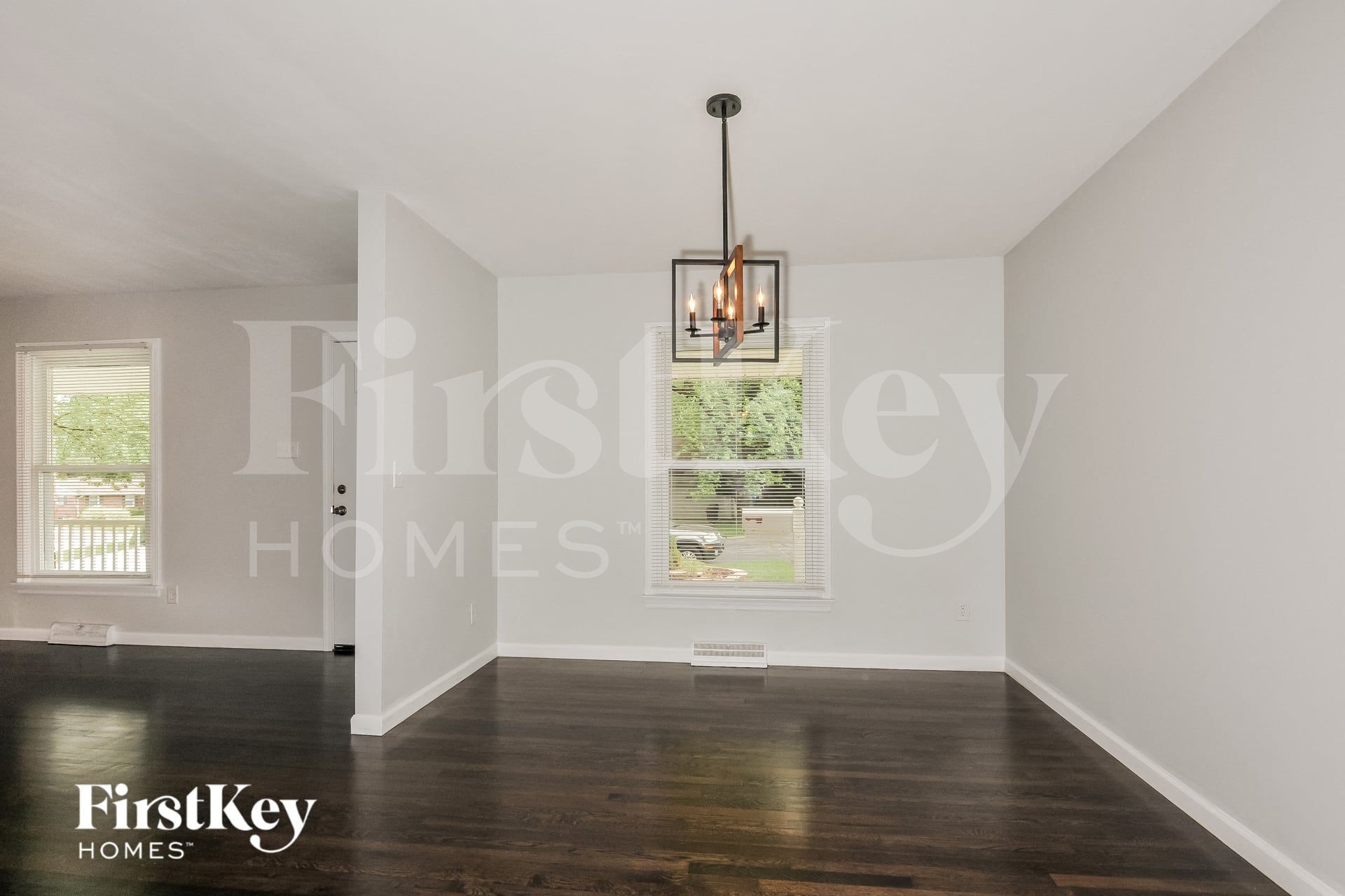 Building Photo - 305 Elmhurst Dr