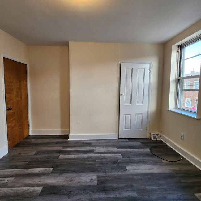 Building Photo - 2450 N Fairhill St