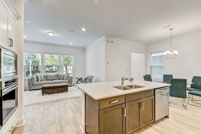 Building Photo - Townhome  in The Enclave at Summer Beach
