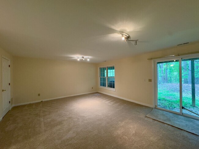 Building Photo - Charming 4 Bedroom/3.5 Bathroom Townhome in Cedarwood Estates, Pikesville, MD!
