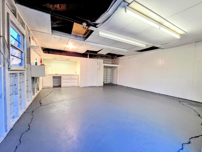 Building Photo - 3523 Kirkwood Dr