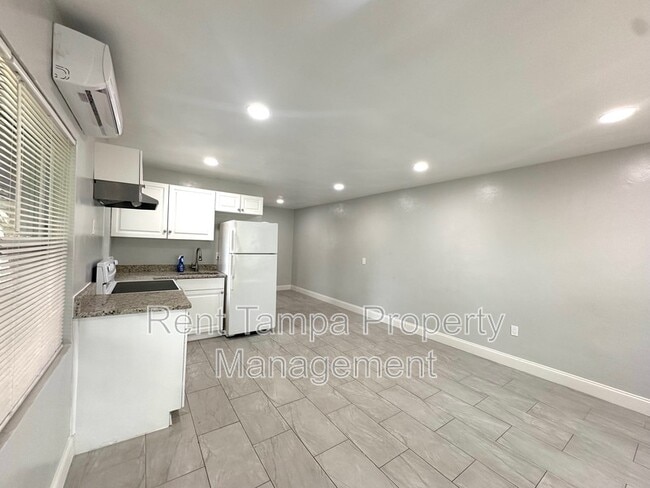 Building Photo - 612-612 17th Ave S