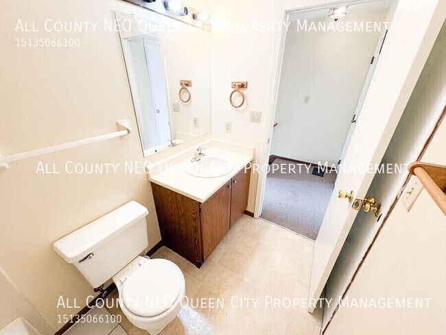 Building Photo - 2745 Brookshire Ln