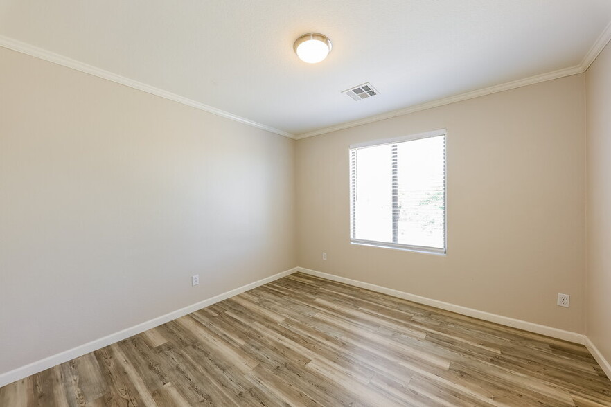 Building Photo - 14252 W Cora Ln