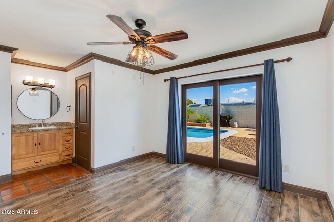 Building Photo - 2429 E Dahlia Dr