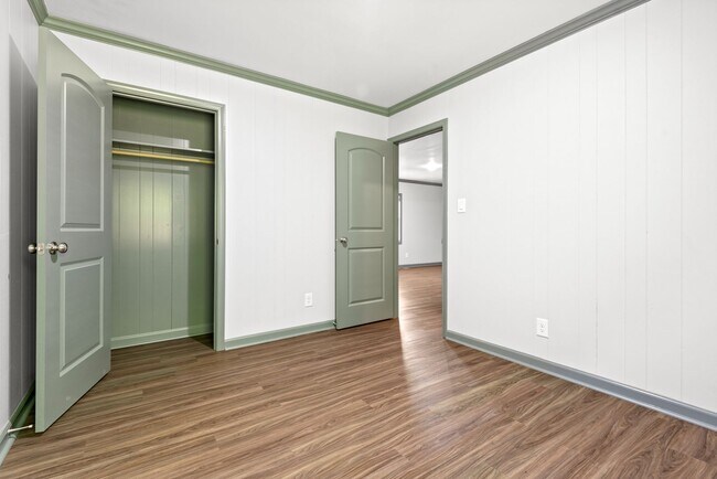 Building Photo - 2bd / 1ba near Historic Downtown Louisburg.