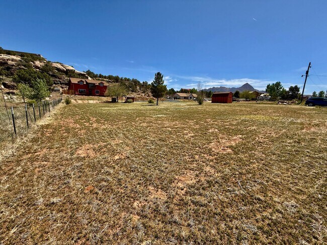 Building Photo - 4-BR Home with Horse Privileges in Apple Valley