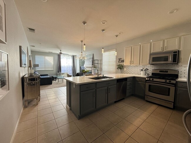 Building Photo - Beautiful 3bd/2ba Natomas Home with 2 Car Garage!