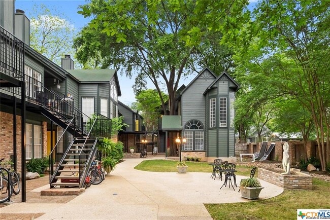 Building Photo - 100 Jackman St