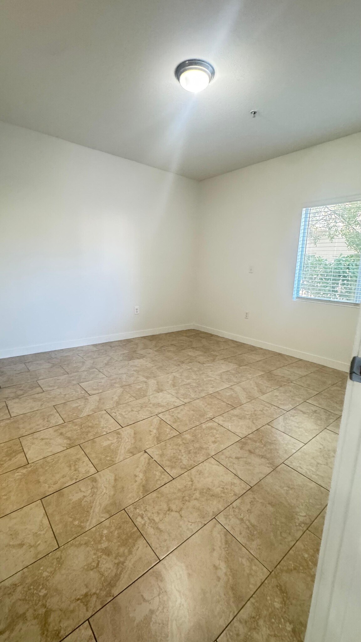 Building Photo - 420 W 77th St