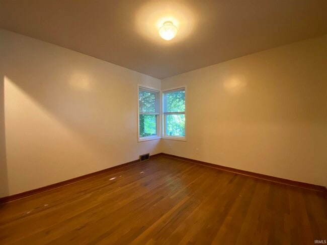 Building Photo - 2415 E 4th St