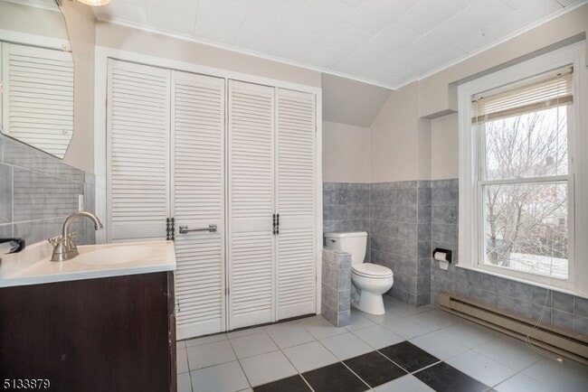 Building Photo - 627 Washington St