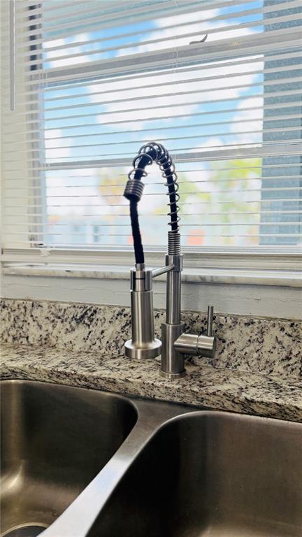 Building Photo - 2840 Somerset Park Dr