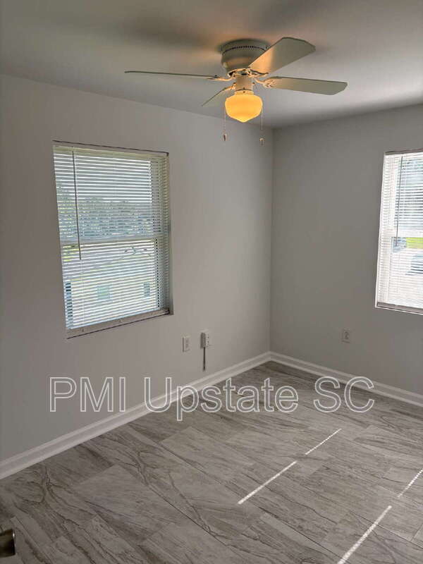 Building Photo - 201 Chandler Dr