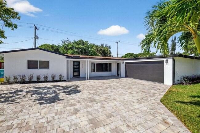 Building Photo - 714 SW 25th Ave