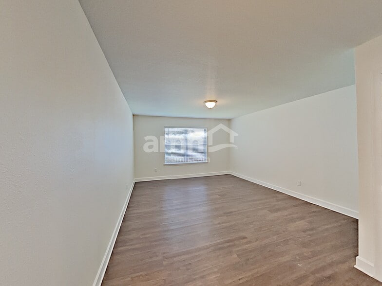 Building Photo - 3007 Creek Village Ln