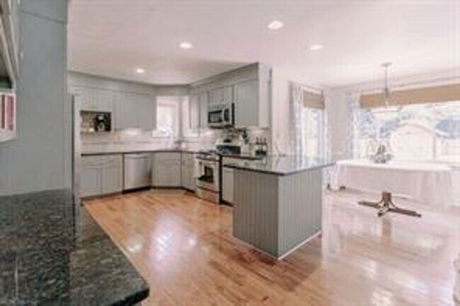 Building Photo - Gorgeous 4 bed, 3 bath in Great Bridge!